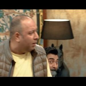 Ali Oji Instagram - .آخرین پست امسال
«شیش ساعت یه عمره واسه نخندیدن!»
.
اولین قسمت فصل جدید «جوکر» با اومدن نوروز منتشر می‌شه تا تعطیلات بهتون بیشتر خوش بگذره 😍
.
🌟 مهمانان فصل پنجم جوکر حامد آهنگی، علی اوجی ،محمدرضا علیمردانی، امیرحسین صدیق، علی مشهدی، مجید واشقانی، سیروس میمنت و مهران غفوریان هستن که هر کدوم جماعتی رو می‌خندونن. باید دید چه کسی می‌تونه در مقابل این هنرمندها نخنده!
.
🔸#جوکر کاری‌ست از احسان علیخانی و گروهش در استودیو «قرن جدید» که به صورت اختصاصی برای #فیلیمو تولید شده. سیامک انصاری به عنوان میزبان، مهمون‌هاش رو با ممنوع کردن «خندیدن» و وادار کردن به «خندوندن هم‌دیگه» به چالش می‌کشه.
.
🎭 فردا، یکم فروردین، منتظر اولین قسمت فصل جدید جوکر از فیلیمو باشید.
.
@joker_realityshow 
@filimocom