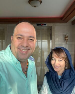 Ali Oji Instagram - الناز جان تو بر خلاف خودت که کوچولویی( البته به نسبت من 😉) 
قلب بسیار بزرگ و مهربونی داری ...
امیدوارم اندازه قلب مهربونت موفق باشی 
همه خوبی ها و اتفاق های خوب برای تو 
تولدت مبارک 🌺