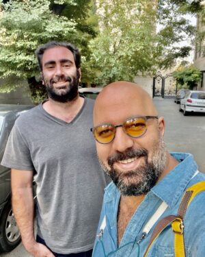 Ali Oji Instagram - روز جمعه همگی بخیر … بعضی آدم ها به دنیا آمدن برای اینکه دنیا جای بهتری بشه …
برای راستگویی ، برای حال خوب ، برای همراه و هم مسیر بودن ، این رفیق و همکار من از اون آدم هاست ، کسی که هرگز دروغ نگفت و در مسیر سخت کاری کنار من بود و هست 
#محمد_حیدرقلی#علی_اوجی
#مدیر_تولید