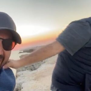 Ali Oji Instagram - احسان هر چی فکر کردم تبریک تولدت رو چه جوری بگم دیدم بهترین حالت ممکن همین فیلم غروب پاییز است و بس ...با صداگذاری وکمی تغییر ...
با تمام قلبم بگم 
تولدت مبارک ...می دونی که در قلب من جای ویژه ایی داری و 
می دونی که چقدر دوستت دارم ... رفاقتمون پایدار... در کنار همسر مهربونت و پسر خوشگلت شاد و سرحال زندگی کنی و به هر چی در سر داری برسی 
رفیقت علی 
@ehsankhajeamiri
پ ن : موسیقی روی تصویر با صدای اقای مجید فرهنگ ..