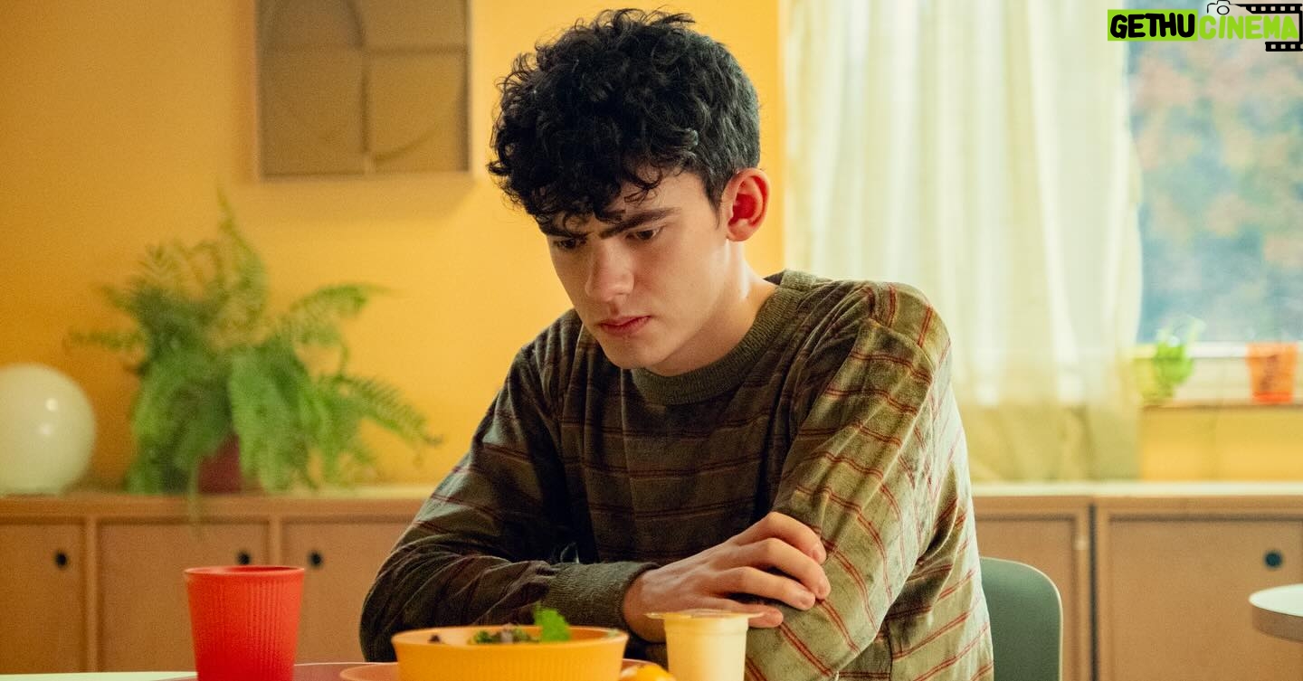 Alice Oseman - 677.1K Likes - Some Heartstopper Season 3 stills for you today… including a little surprise in the last pic 🍂