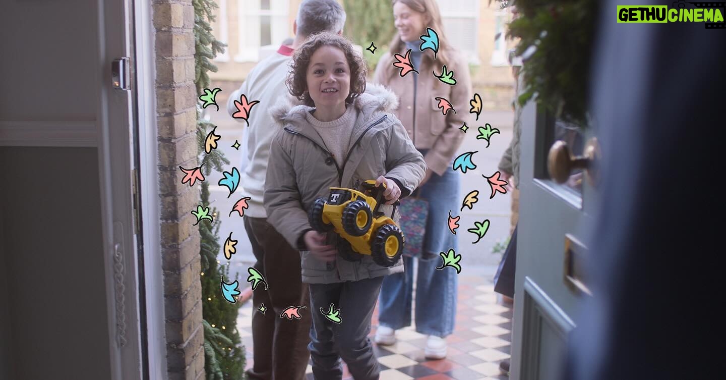 Alice Oseman - 677.1K Likes - Some Heartstopper Season 3 stills for you today… including a little surprise in the last pic 🍂