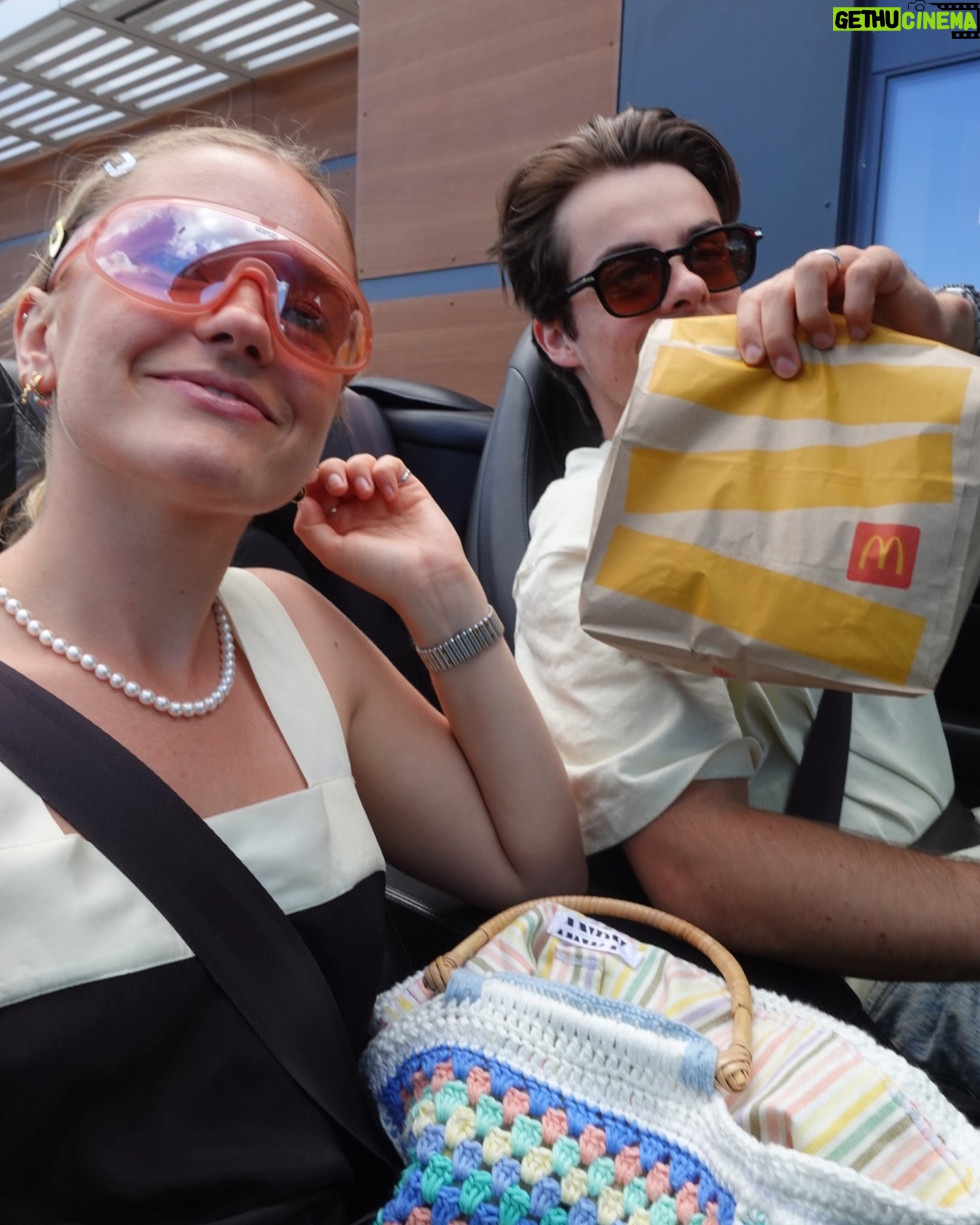 Alicia Agneson - 11.5K Likes - RECENTLY
1. On way to Knightsbridge store opening with @breitling_uk
2. Near death experience with @michealward
3. Because @jaguar & burgers is a perfect fit
4. 2 Vikings and one that looks like one
5. I have become this emoji. 💃🏼