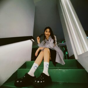 Alicia Chanzia Instagram - Nongs ditangga itu sangat bermanfaat untuk kita2 yang lagi mau menyembuhkan penyakit dalam. Nah mau nanya nih guys, kalo bisa ketemu sama 1 tokoh sejarah di Jakarta selatan, kalian milih siapa? #kalo #tangga #bisa #ngomong #pasti #banyak #keluhkesah #senyuminaja

📸 @aryooooo__