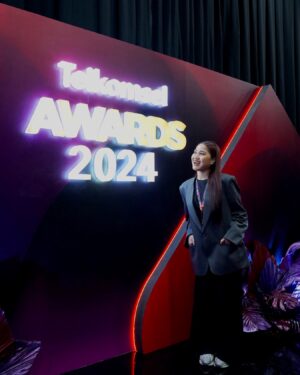 Alicia Chanzia Instagram - Oh gini rasanya war tiket Telkomsel Award 2024! 
Udah lama pingin nonton kakak Niki Zefanya perform, tapi ternyata banyak banget bintang tamu Telkomsel Award 2024! Ada Maliq & D’Essential, Teddy Adhitya, Albert Fakdawer, Sal Priadi, Assia Keva, Isyana Sarasvati, JKT48, Tulus, Yura Yunita ✨

Sebagai pengguna lama Telkomsel, aku happy banget udah 4 tahun bersama merayakan ulang Tahun Telkomsel sekaligus memeriahkan Telkomsel Award 2024 ini!

@telkomsel 

#TelkomselAwards2024