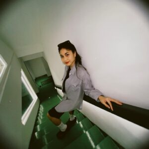 Alicia Chanzia Instagram - Nongs ditangga itu sangat bermanfaat untuk kita2 yang lagi mau menyembuhkan penyakit dalam. Nah mau nanya nih guys, kalo bisa ketemu sama 1 tokoh sejarah di Jakarta selatan, kalian milih siapa? #kalo #tangga #bisa #ngomong #pasti #banyak #keluhkesah #senyuminaja

📸 @aryooooo__