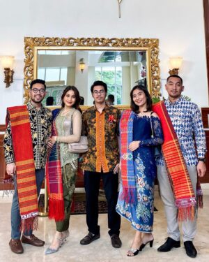 Alicia Chanzia Instagram - Ibu2 Bataq beraksi (?) 🤍🥺