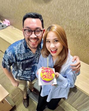 Alicia Chanzia Instagram - Meratapi umur 25 🥹

Saya tunggu wishnya. 

Wish terbaik dan jenaka akan saya beri hadiah special limited edition yaitu gopay/ovo/dana senilai….. (seikhlas yang lagi ultah)

Awas aja pada nanya “kak Acha ga dateng ke nikahan Rona?” 
Tenang guys yg penting angpaonya tetep nyampe xixi 

Dah ya sekian. Mau dinner sama suamik dulu 🫶🏻