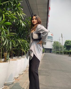 Alicia Chanzia Instagram - Peringatan! Saya atas nama Alicia Chanzia nomer rekening 0263):&53936 tidak bertanggungjawab atas dampak ketagihan yang muncul setelah kalian kepoin akun yang gw tag! Lo kalo mau ngasih hadiah buat pacar, istri atau oshi xixix mending lo cepetan beli deh di @dailyluxury_id gw udah lelah bgt kerja tapi mau belanja tas mulu. 

Capek bgt capek. Udah ah ngetiknya! Capek bgt gw buat caption beginian 🤬🥹

Intinya gw cpk. Bhay! 

Btw itu no rek gw kl mau transfer boleh bgt ya ga gw larang 🤭