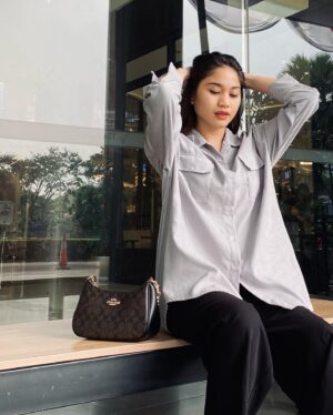 Alicia Chanzia Instagram - Peringatan! Saya atas nama Alicia Chanzia nomer rekening 0263):&53936 tidak bertanggungjawab atas dampak ketagihan yang muncul setelah kalian kepoin akun yang gw tag! Lo kalo mau ngasih hadiah buat pacar, istri atau oshi xixix mending lo cepetan beli deh di @dailyluxury_id gw udah lelah bgt kerja tapi mau belanja tas mulu. 

Capek bgt capek. Udah ah ngetiknya! Capek bgt gw buat caption beginian 🤬🥹

Intinya gw cpk. Bhay! 

Btw itu no rek gw kl mau transfer boleh bgt ya ga gw larang 🤭