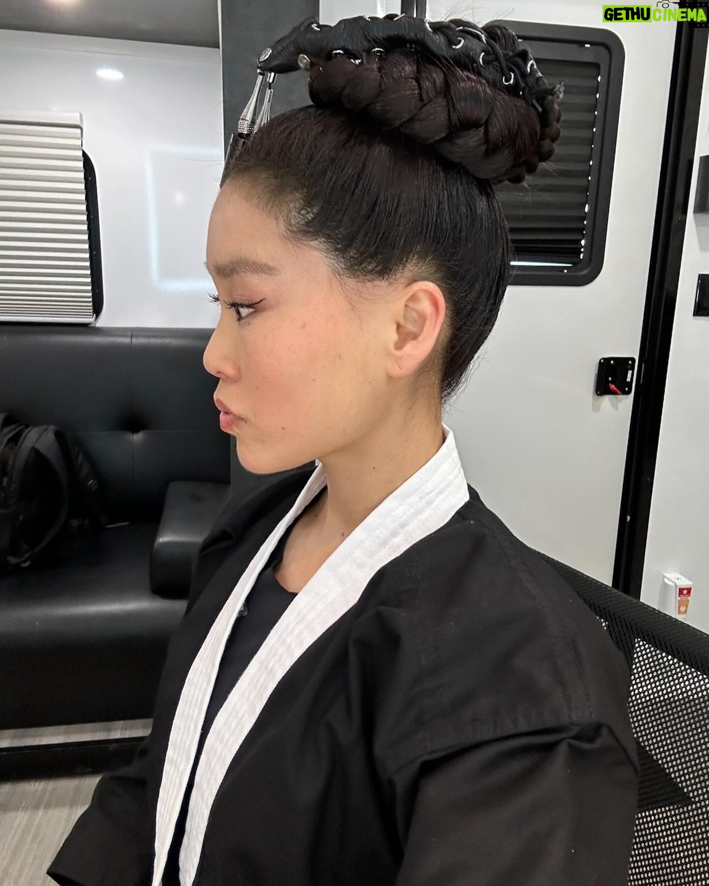Alicia Hannah - 21K Likes - @cobrakaiseries number one show on @netflix worldwide right now!!!!! Thank you cobra fans 🐍we love you❤️
#cobrakai