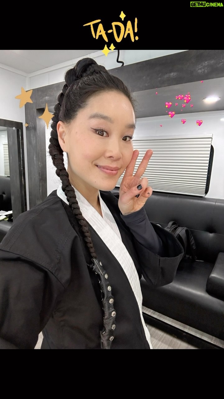 Alicia Hannah - 27.1K Likes - day one s6 started out like this… 🥶💃🏻😁💋💄💁🏻♀️🥋🐍
#cobrakai #senseikim #kimdaeun
shoutout @aritzia for this waterproof responsible down puffer keeping me warm in 15F❄️🥶