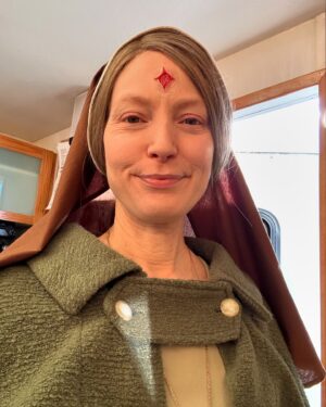 Alicia Witt Instagram - don’t be scrollin’ if you don’t want spoilers, now! 

some more behind the scenes with ruth in @longlegsfilm @neonrated

#bts #longlegs #longlegsmovie #aliciawitt #spoiler #horrormovies #horror #osgoodperkins