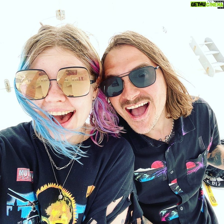 Alina Pyazok - 10.9K Likes - Happy Birthday @iliyaprusikin! Я безумно рада, что тебя знаю! Желаю бесконечного вдохновения, неиссякаемой энергии , да и вообще, чтобы все было кайфово и никогда не становилось скучно))) люблю тебя, Илюха Прусикин! 🥳🎂🍾🎉🎁