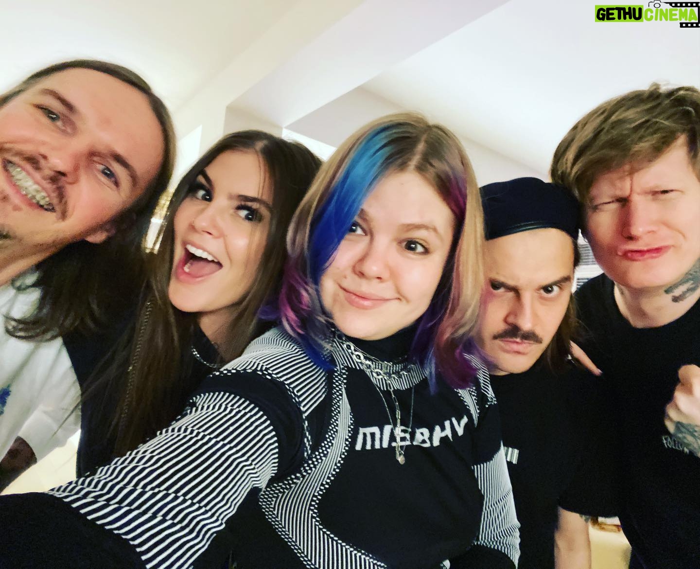 Alina Pyazok - 28.1K Likes - Happy Birthday to me. 🎂🎉🥳 немного прошлогодних фэйсов вам в ленточку 😁