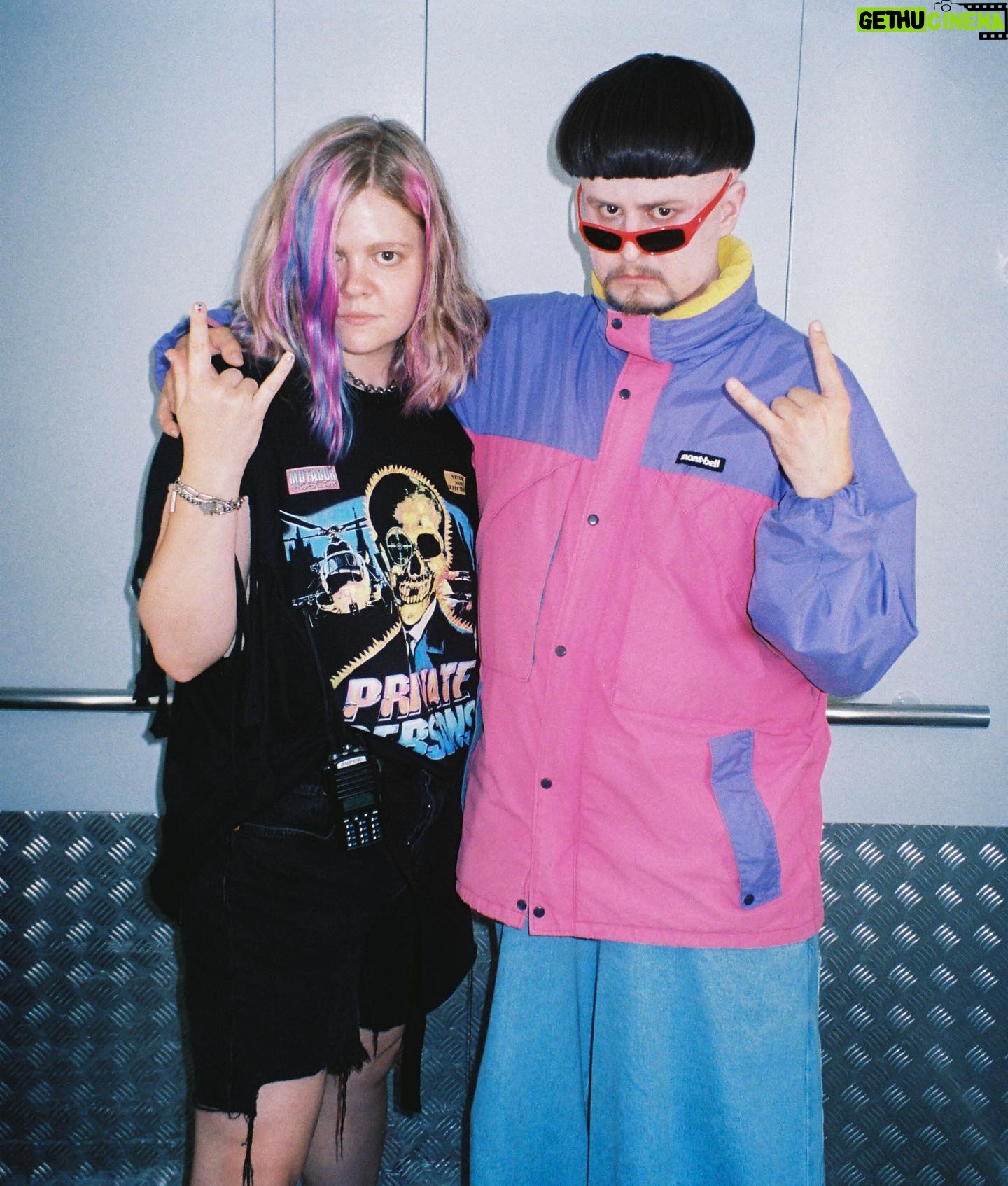 Alina Pyazok - 11.1K Likes - Нам с @olivertree надо либо одеждой поменяться, либо причёсками.😂 Кто ещё не видел клип @olivertree и @littlebigband - линк в био! 📸 @3.14f