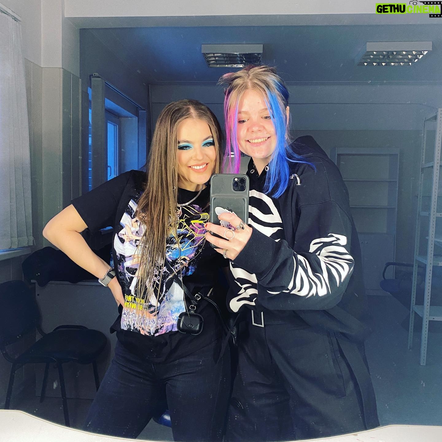 Alina Pyazok - 12.3K Likes - С днём рождения @sonyatayurskaya !!! В очередной раз осознала, как мало у нас с тобой общих фотографий, но зато как же много нереальных воспоминаний!!! Ты одна из самых сильных людей, которых я знаю! Будь счастлива, здорова и вообще кайфуй ежедневно от каждого дня, как в последний раз! Я тебя очень люблю!!! 🥳❤️🍾