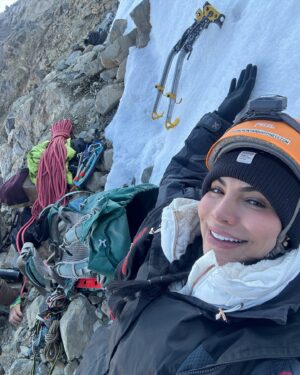 Aline Mineiro Instagram - GALERA que experiência INCRÍVEL!!!! 😱
Obrigada amigos @christiansilvalindo  e @pablitoviaja ⛰️

SIM, eu escalei o NEVADO MATEO 🇵🇪
são 5.150 metros de altitude, demoramos 7 horas no total 
e MUITA COISA ACONTECEU! Amanhã eu posto o reels completo pra vocês 🥹

Uma das experiências mais lindas da minha vida 🥲🙏🏼
Querem ver como foi? Comenta aqui ⤵️

NATUREZA EU TE AMO! Árvore 🌲 🍃 
Deus é perfeito nos mínimos detalhes.