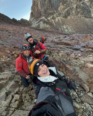 Aline Mineiro Instagram - GALERA que experiência INCRÍVEL!!!! 😱
Obrigada amigos @christiansilvalindo  e @pablitoviaja ⛰️

SIM, eu escalei o NEVADO MATEO 🇵🇪
são 5.150 metros de altitude, demoramos 7 horas no total 
e MUITA COISA ACONTECEU! Amanhã eu posto o reels completo pra vocês 🥹

Uma das experiências mais lindas da minha vida 🥲🙏🏼
Querem ver como foi? Comenta aqui ⤵️

NATUREZA EU TE AMO! Árvore 🌲 🍃 
Deus é perfeito nos mínimos detalhes.