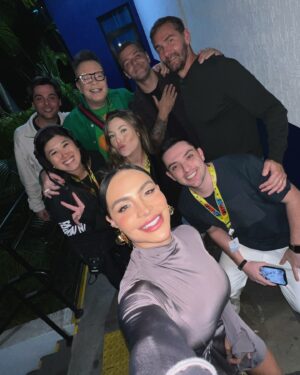 Aline Mineiro Instagram - É nítida a minha alegria em fazer parte do domingo de vocês🥹

Sobre ontem e mais um DOMINGO LINDO no @pgmsilviosantos 📺✨ O SHOW DE CALOUROS ESTAVA REPLETO de artistas incríveis!

Obrigada à todos pela audiência e por todo carinho ♥️

Beauty @correiamakeup 
Vestido @amoavva