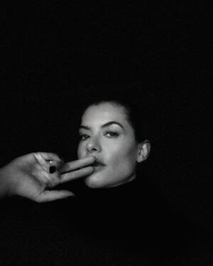 Alinne Moraes Instagram - Auto retrato #selfie #autorretrato
