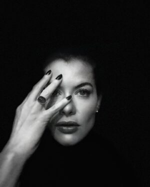 Alinne Moraes Instagram - Auto retrato #selfie #autorretrato