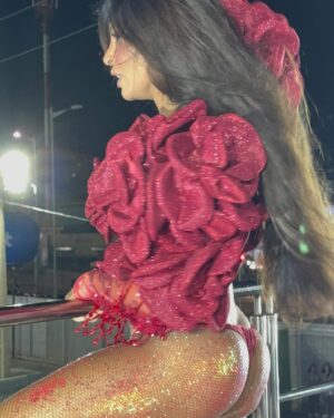 Alinne Rosa Instagram - Foi gostoso meu Vale no Carnatal!! Aff ❤️ ce tava?? Obrigada por tanto amor!! Rosas representam o sincero carinho q tenho por vcs! ❤️❤️❤️❤️ #BlocoOVale #Carnatal #AlinneRosa