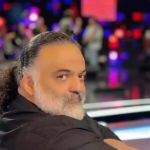 Alireza Assar Instagram - ايام خاطره انگيز ضبط آلبوم جز عشق نميخواهم كه اين روزها به خاطره اى دور شبيه ست و ترانه منتظر بودم با ترانه بكر و زيباى افشين مقدم عزيزم،ملودى مثل هميشه زيباى عليرضا افكارى نازنين و تنظيم درجه يك سعيد زمانى عزيزم.
دلتنگ ديدار روى ماه تك تك شما