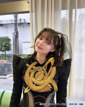 Alisa Sakamaki Instagram - 今日の仮面ライダーガッチャードも観てくれてありがとうございます！！！✨

なんと、ラケシスのモデルになった人間は、歌が大好きな女の子でした、、、🎤
そしてそして、ラケちゃんが本編で口ずさんでいたあの歌はなんと、私坂巻有紗の曲でございます、、、！！！
「素直にI love youを」　私の曲を仮面ライダー本編で歌える日がくるなんて、、、、幸せすぎいいい😭😭😭🩷
関わっているすべての皆様に感謝！！！！！

少しでもいい曲だなぁと思ったら是非ダウンロードしてねん！！！💕💕💕🐜

#坂巻有紗
#仮面ライダーガッチャード 
#仮面ライダー 
#kamenrider 
#ラケシス 
#lachesis