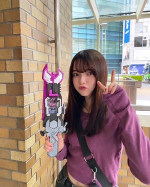 Alisa Sakamaki Instagram - 中身の人も無事GETしました^_^

明日の放送お楽しみに！

#ヴァルバラッシャー 
#ラケシス 
#仮面ライダーガッチャード 
#仮面ライダー 
#kamenrider 
#lachesis