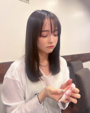 Alisa Sakamaki Instagram - 手にお湯ぶっかけた坂巻（今は全然なんともない🥺）とそれを撮ってるかのんちゃん笑笑

いつも沢山甘やかされてますありがとうございます🥺
かのんちゃんだああいすき笑笑笑

#仮面ライダーガッチャード 
#宮原華音 
#坂巻有紗 
#クロトー 
#ラケシス 
#kamenrider