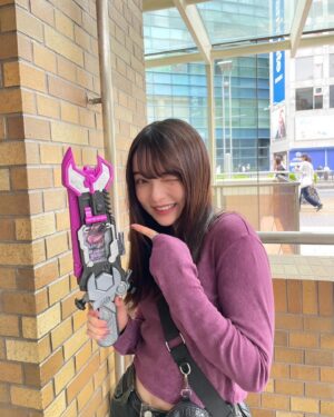 Alisa Sakamaki Instagram - 中身の人も無事GETしました^_^

明日の放送お楽しみに！

#ヴァルバラッシャー 
#ラケシス 
#仮面ライダーガッチャード 
#仮面ライダー 
#kamenrider 
#lachesis