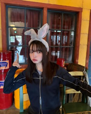 Alisa Sakamaki Instagram - 4月20日（土）茅ヶ崎でのライブまで、あと3日になりました！！！
皆様に素敵な歌を届けられるように頑張ります☺️💕

グッズを買ってくださった方とは、ツーショットも撮れることになりました✨✨
ストーリーのハイライトからチケットまだまだ買えます！✨
是非きてね〜

#坂巻有紗 
#disney 
#ディズニー 
#ディズニーシー 
#歌