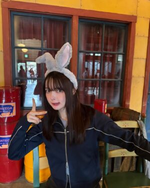 Alisa Sakamaki Instagram - 4月20日（土）茅ヶ崎でのライブまで、あと3日になりました！！！
皆様に素敵な歌を届けられるように頑張ります☺️💕

グッズを買ってくださった方とは、ツーショットも撮れることになりました✨✨
ストーリーのハイライトからチケットまだまだ買えます！✨
是非きてね〜

#坂巻有紗 
#disney 
#ディズニー 
#ディズニーシー 
#歌