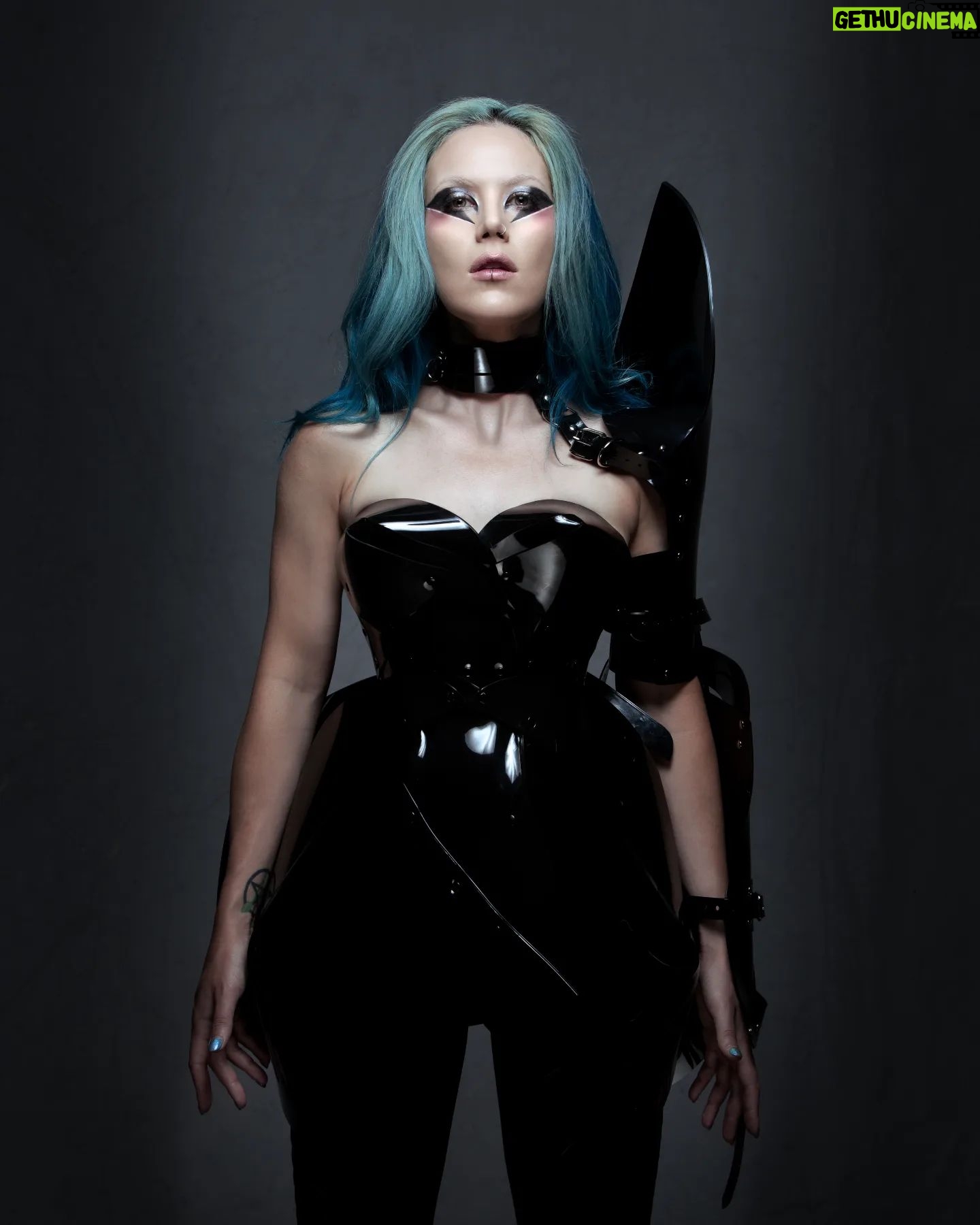 Alissa White-Gluz - 16.6K Likes - @alissawhitegluz
@jivomirdomoustchievstudio
#alissawhitegluz #photoshoot #jivomirdomoustchievstudio #timtronckoe