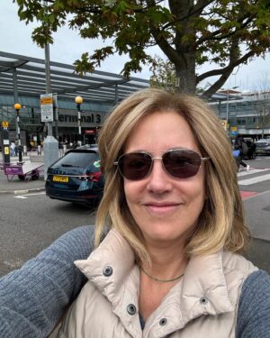 Alisyn Camerota Instagram - Guess where I spent the weekend?  If the baked beans for breakfast and delicious thali don’t give it  away, perhaps the weather will… @evyan.travel 
#girlsadventure