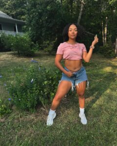 Actress Alix Lapri HD Instagram Photos and Wallpapers August 2024