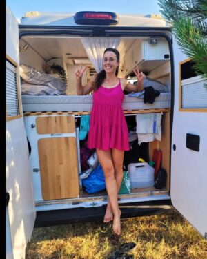 Alizé Cornet Instagram - Alors que les JO de Paris battent leur plein (et que je continue de les suivre avec attention 👀🇨🇵💪), aujourd'hui commence pour moi l'un de mes rêves de toujours : sillonner les routes de France en fourgon 🚌
Deux mois d'exploration pour découvrir notre magnifique pays sous un angle nouveau et nous reconnecter à l'essentiel. À la nature, la lenteur, la contemplation, la simplicité.
Deux mois d'un voyage qui sera sans doute inoubliable, de la Drôme à la Haute Savoie, en passant par les Pyrénées, la Bretagne et le Jura.
L'aventure, la liberté. 
What else ? ✌️

#vanlife