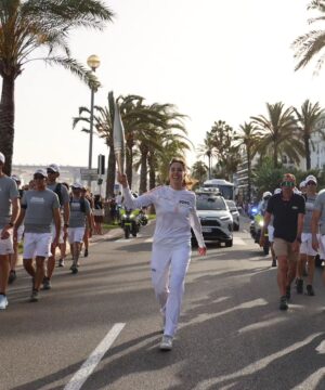 Alizé Cornet Instagram - Ce fut évidemment un crève-cœur de ne pas me qualifier pour mes 5ème jeux olympiques à la maison, mais quelle immense joie de porter toutes ces valeurs sportives si chères à mon cœur à bout de bras. De relayer cette flamme, symbole de paix et d'unité, qui devrait nous inspirer en cette période où nous pourrions être divisés.

Merci @paris2024 et ma @villedenice pour ce moment magique 🔥 et bon courage à tous les merveilleux athlètes qui vont représenter la France cet été 🇨🇵💪

#relaisdelaflamme #Paris2024