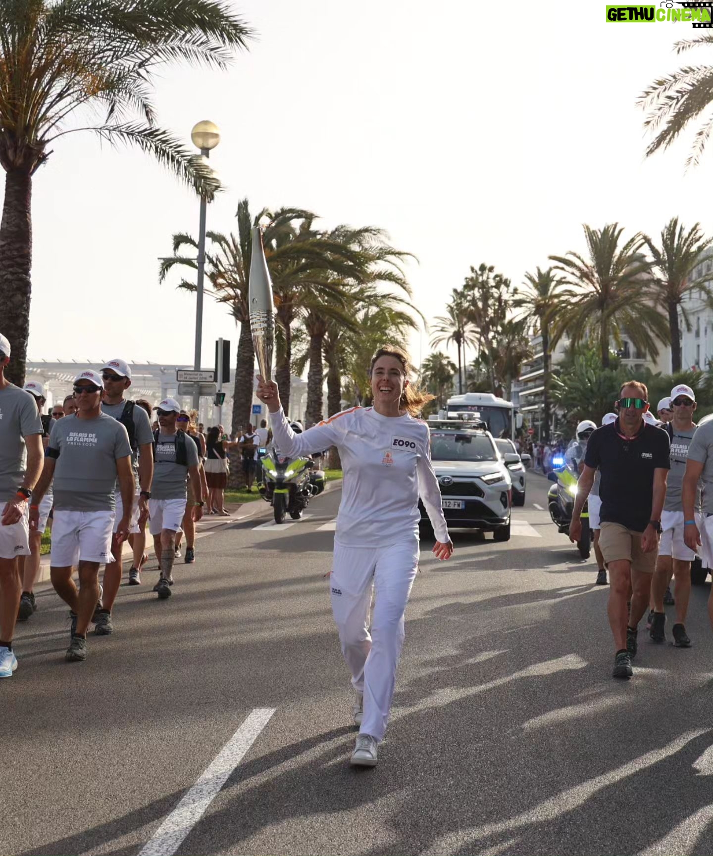 Alizé Cornet - 6.7K Likes - Ce fut évidemment un crève-cœur de ne pas me qualifier pour mes 5ème jeux olympiques à la maison, mais quelle immense joie de porter toutes ces valeurs sportives si chères à mon cœur à bout de bras. De relayer cette flamme, symbole de paix et d'unité, qui devrait nous inspirer en cette période où nous pourrions être divisés.
Merci @paris2024 et ma @villedenice pour ce moment magique 🔥 et bon courage à tous les merveilleux athlètes qui vont représenter la France cet été 🇨🇵💪
#relaisdelaflamme #Paris2024