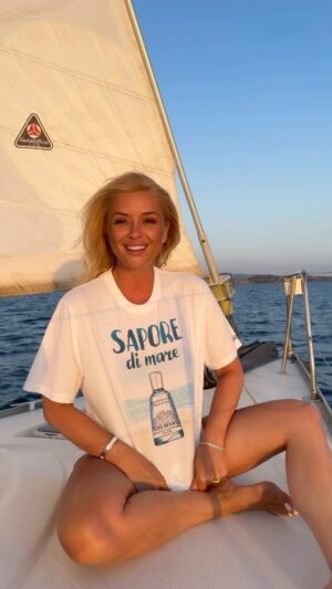 Alketa Vejsiu Instagram - Boats and Dreams 

#boats #wella #sealife #boatlife #sardegna #goldenhour #sunset #sunsetlovers
