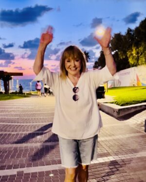 Alla Pugacheva Instagram - Благодарю мою многомиллионную армию поклонников за ЛЮБОВЬ и ПОДДЕРЖКУ,за умение отличать ПРАВДУ от ЛЖИ.Молюсь о вас и мире на СВЯТОЙ ЗЕМЛЕ.
Я СЧАСТЛИВА!!!❤️🙏👨‍👩‍👧‍👦