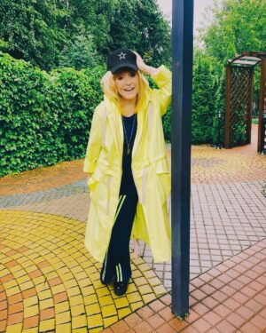Alla Pugacheva Instagram - Немного солнца в холодной воде#франсуазасаган