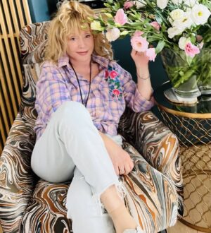 Alla Pugacheva Instagram - Сегодня наш праздник,любимый.  21 год вместе.Спасибо за цветы,которые ты прислал мне.Жду встречи.Приезжай хоть на денёк.#Галкин#любовь❤️❤️❤️