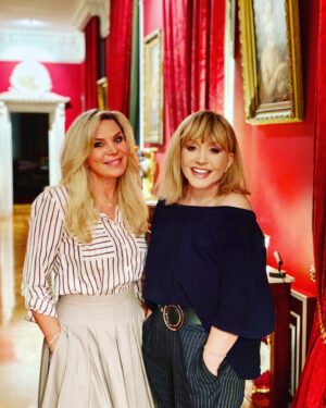 Alla Pugacheva Instagram - В гостях у Марины и Вали Юдашкиным.Настоящие друзья,это огромный подарок Судьбы.Спасибо Господи,за то что дал возможность найти «СВОИХ» и успокоиться.#друзья