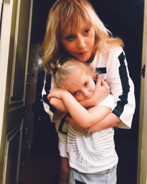 Alla Pugacheva Instagram - Счастье в надежных руках❤️#лиза