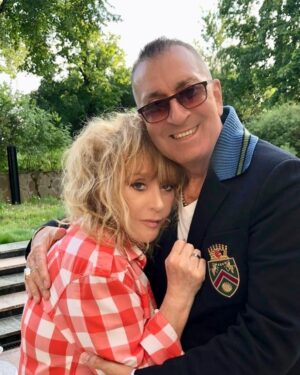 Alla Pugacheva Instagram - Мой старый друг и соратник,Саша Буйнов,всегда в отличной форме.ЛЮБЛЮ тебя❤️❤️❤️