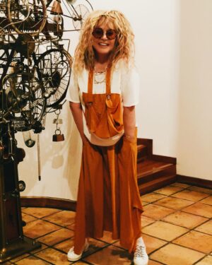Alla Pugacheva Instagram - А жизнь продолжается.
Живем дальше.🤷‍♀️