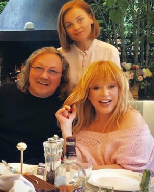 Alla Pugacheva Instagram - Пусть всегда будет солнце,пусть всегда будем МЫ.❤️❤️❤️
