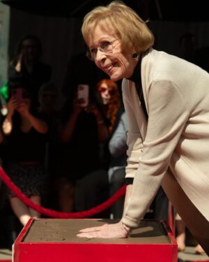 Allison Janney Instagram - What an honor getting to watch my idol, Carol Burnett,  get her hands and feet in cement at #Grauman’sChinesetheatre 😍 #icon #livinglegend @appletv @palmroyaletv